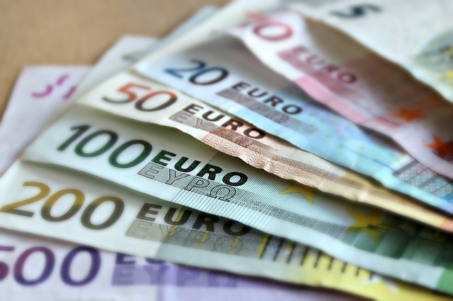 Euro bleibt unter 1,12 US-Dollar: Gründe gibt es viele